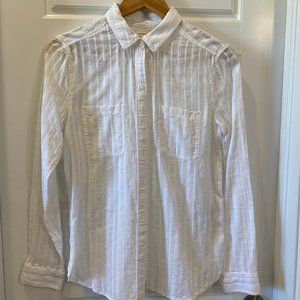 American Eagle Outfitters Boyfriend Fit long-sleeved button front top in size S